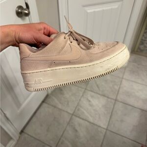 Nike Women's Light Beige Sneakers